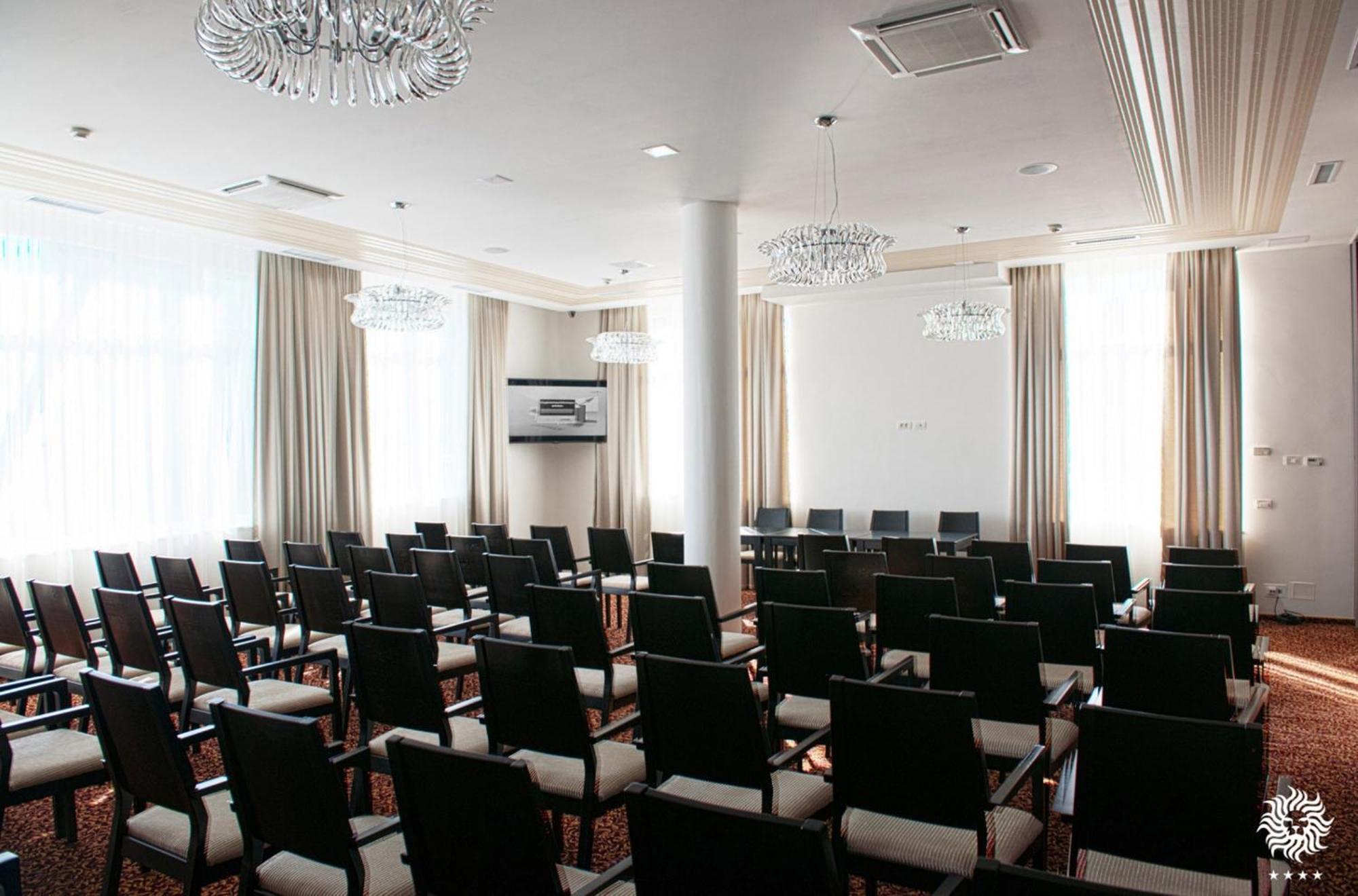 Hotel Leon & Spa Arad Exterior photo